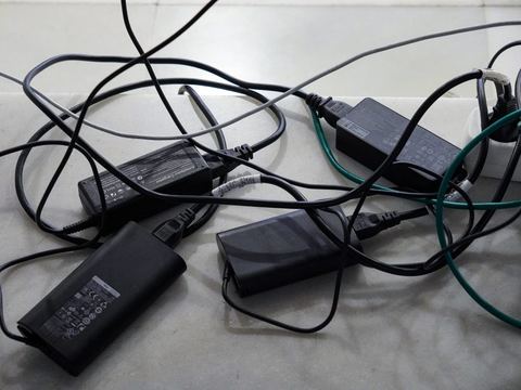 Проверяем зарядный блок и провод